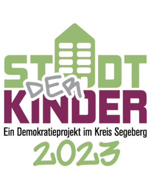 Logo Stadt der Kinder 2023 in grüner und violetter Schrift.