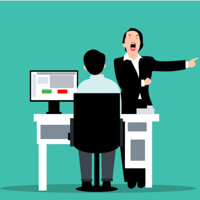 Die Grafik zeigt eine Chefin im Anzug, die vor einem Mitarbeiter steht. Sie sieht zornig aus und weist mit dem Finger nach rechts. Der Mitarbeiter sitzt an einem Schreibtisch mit Computerbildschirm.