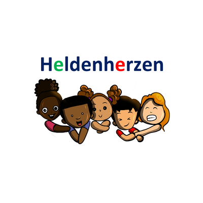 Logo Heldenherzen. Zwei "E"s sind in grün und rot hervorgehoben. Davor sind gezeichnete Kinder abgebildet.