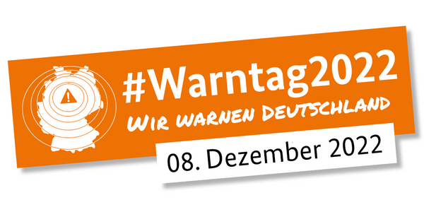Auf organgenem Hintergrund steht "Warntag 2022 am 8. Dezember" und "Wir warnen Deutschland".
