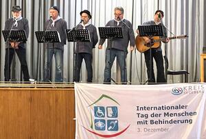 Shanty-Chor "De stinkigen Landratten" am Weltbehindertentag
