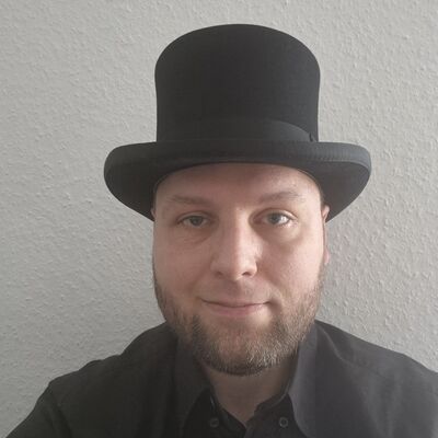 Ein Portrait eines Schornsteinfegers mit schwarzem Zylinder.