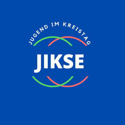 JIKSE steht für Jugend im Kreistag: Dieser Schriftzug steht in weiß auf blauem Grund.